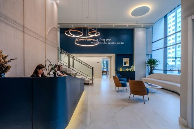 Grupo em prática guiada no Instituto Repor
